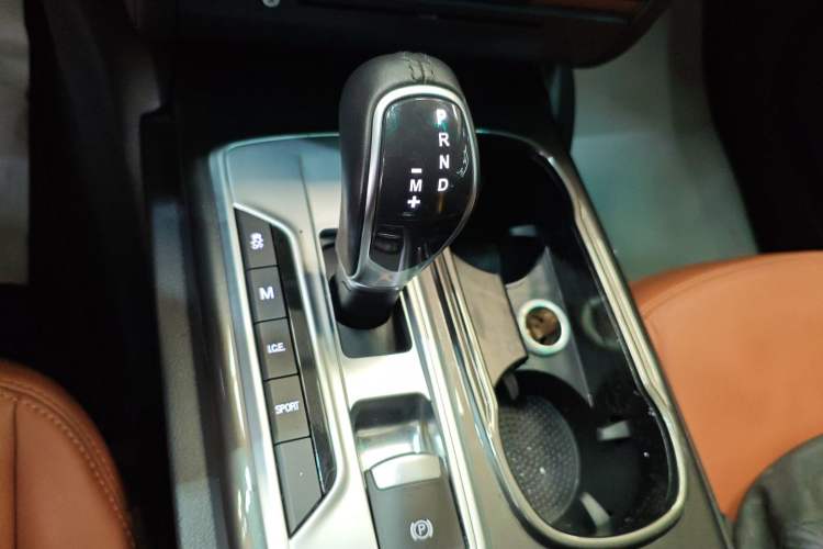 Used Maserati Ghibli 2014 3.0T Standard Edition Gear Lever