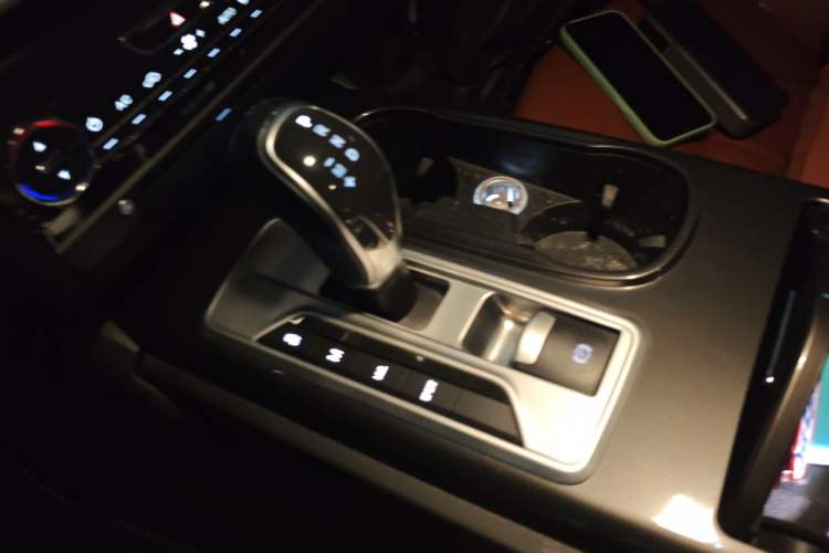 Used Maserati Ghibli 2014 3.0T Standard Edition Gear Lever