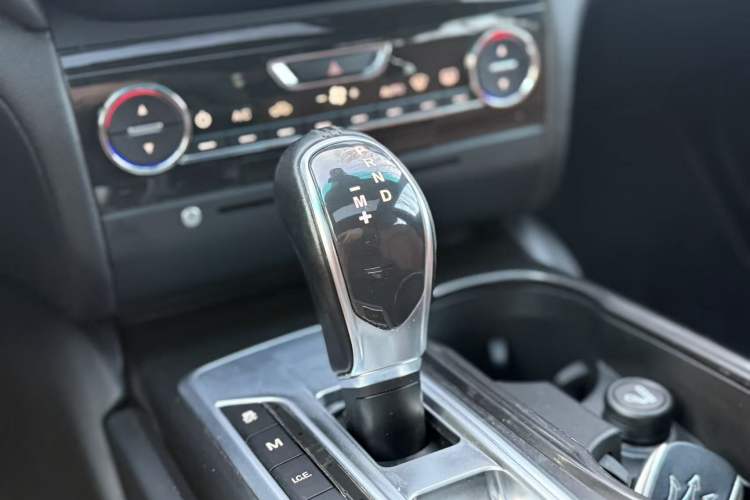Used Maserati Ghibli 2014 3.0T Standard Edition Gear Lever