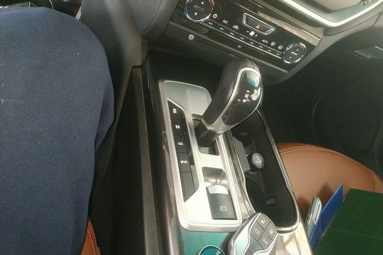Used Maserati Ghibli 2014 3.0T Standard Edition Gear Lever