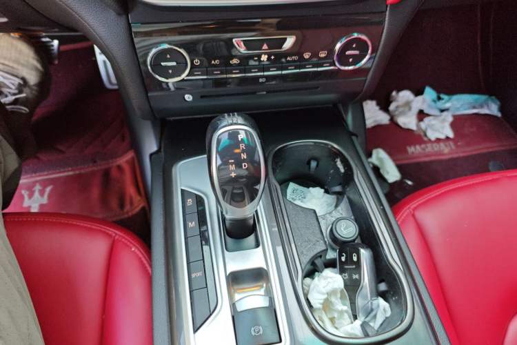Used Maserati Ghibli 2014 3.0T Standard Edition Gear Lever