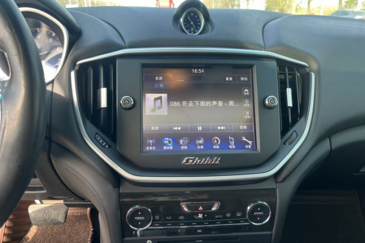 Used Maserati Ghibli 2014 3.0T Standard Edition Interior 3