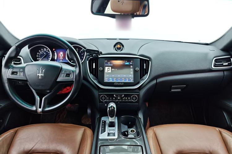 Used Maserati Ghibli 2014 3.0T Standard Edition Interior 8