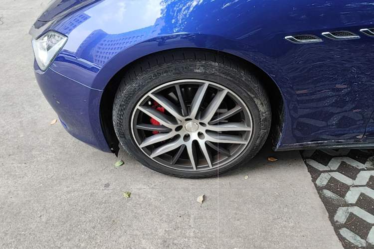 Used Maserati Ghibli 2014 3.0T Standard Edition Left Front Wheel Hub