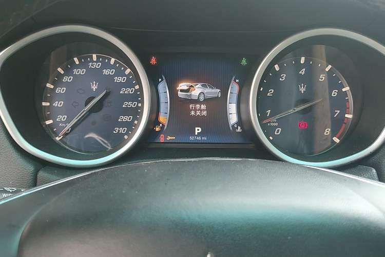 Used Maserati Ghibli 2014 3.0T Standard Edition Odometer Close Up