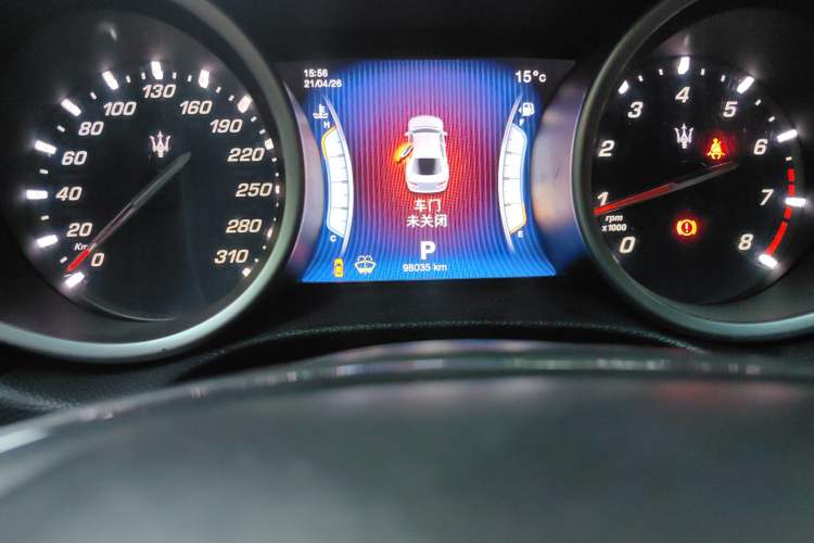 Used Maserati Ghibli 2014 3.0T S Q4 Odometer Close Up
