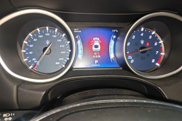 Used Maserati Ghibli 2014 3.0T Standard Edition Odometer Close Up