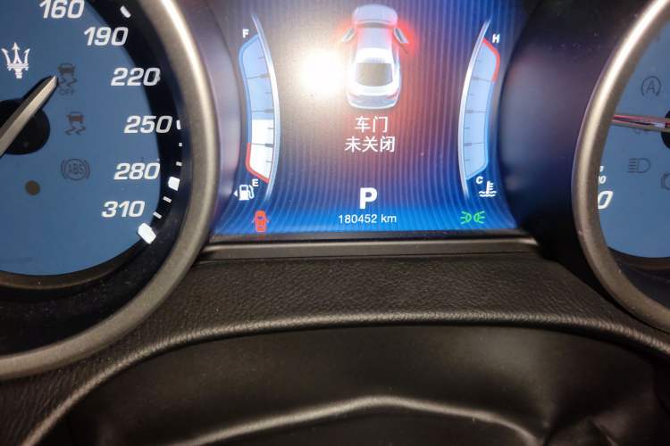 Used Maserati Ghibli 2014 3.0T Standard Edition Odometer Close Up