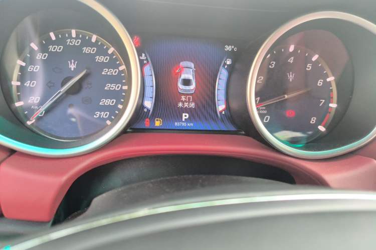 Used Maserati Ghibli 2014 3.0T Standard Edition Odometer Close Up