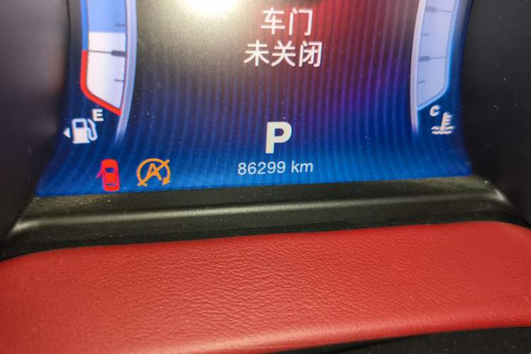 Used Maserati Ghibli 2014 3.0T Standard Edition Odometer Close Up