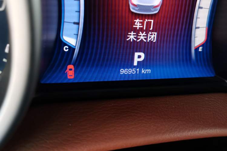 Used Maserati Ghibli 2014 3.0T Standard Edition Odometer Close Up