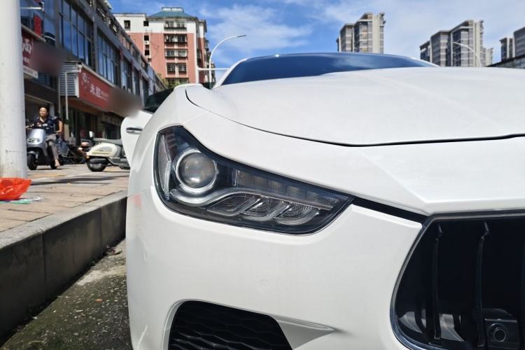 Used Maserati Ghibli 2014 3.0T Standard Edition Right Front Headlight