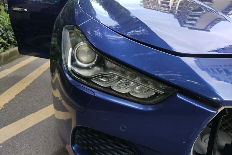 Used Maserati Ghibli 2014 3.0T S Right Front Headlight