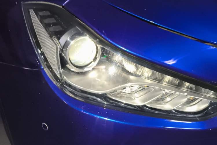 Used Maserati Ghibli 2014 3.0T Standard Edition Right Front Headlight