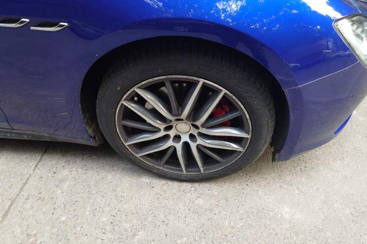Used Maserati Ghibli 2014 3.0T Standard Edition Right Front Wheel Hub