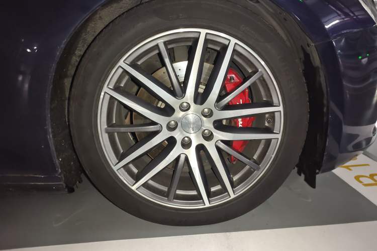 Used Maserati Ghibli 2014 3.0T S Q4 Right Front Wheel Hub