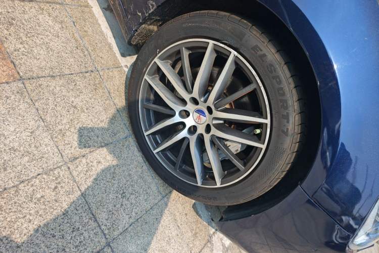 Used Maserati Ghibli 2014 3.0T Standard Edition Right Front Wheel Hub