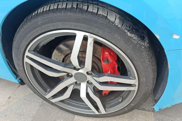 Used Maserati Ghibli 2014 3.0T Standard Edition Right Front Wheel Hub