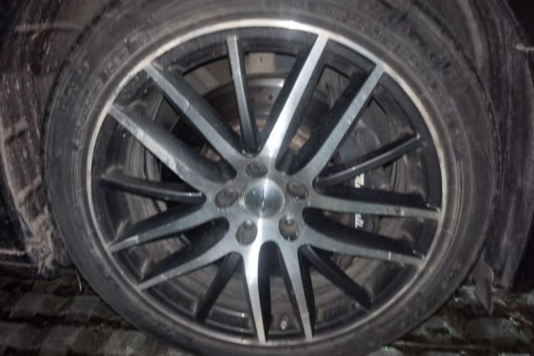 Used Maserati Ghibli 2014 3.0T Standard Edition Right Front Wheel Hub