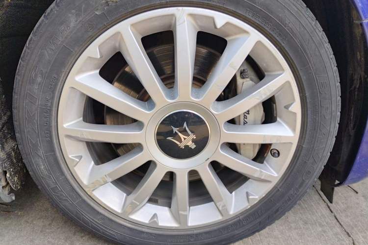 Used Maserati Ghibli 2014 3.0T Standard Edition Right Front Wheel Hub