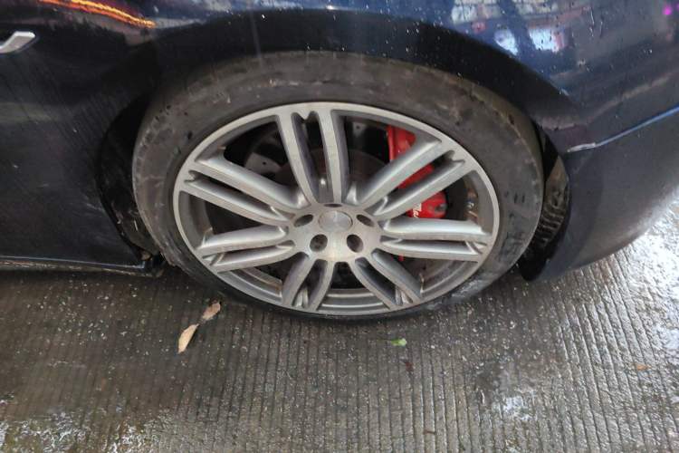 Used Maserati Ghibli 2014 3.0T S Q4 Right Front Wheel Hub