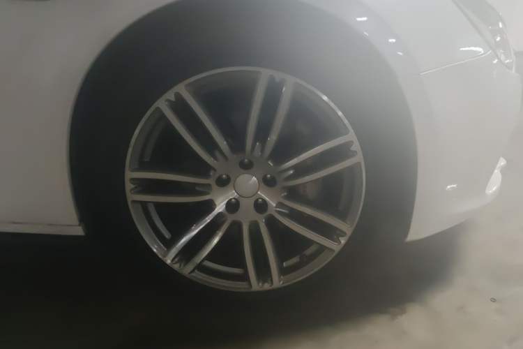Used Maserati Ghibli 2014 3.0T Standard Edition Right Front Wheel Hub