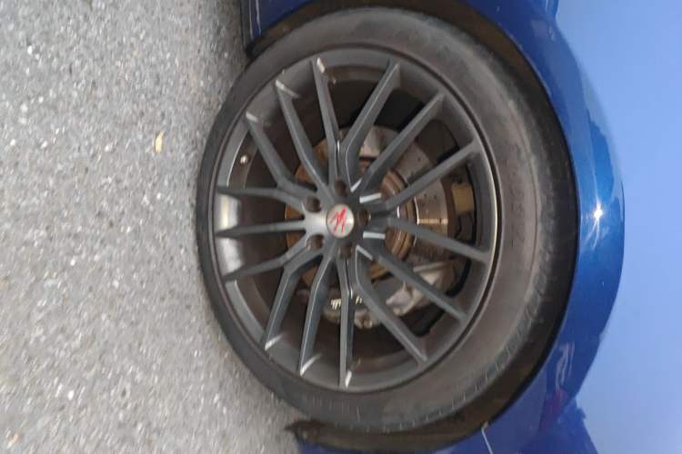 Used Maserati Ghibli 2014 3.0T Standard Edition Right Front Wheel Hub