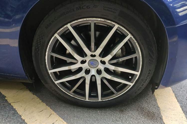 Used Maserati Ghibli 2014 3.0T S Right Front Wheel Hub