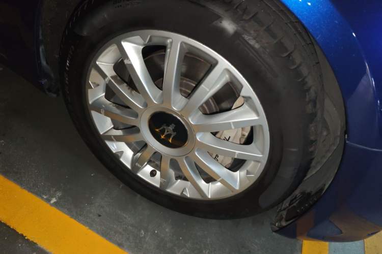 Used Maserati Ghibli 2014 3.0T Standard Edition Right Front Wheel Hub