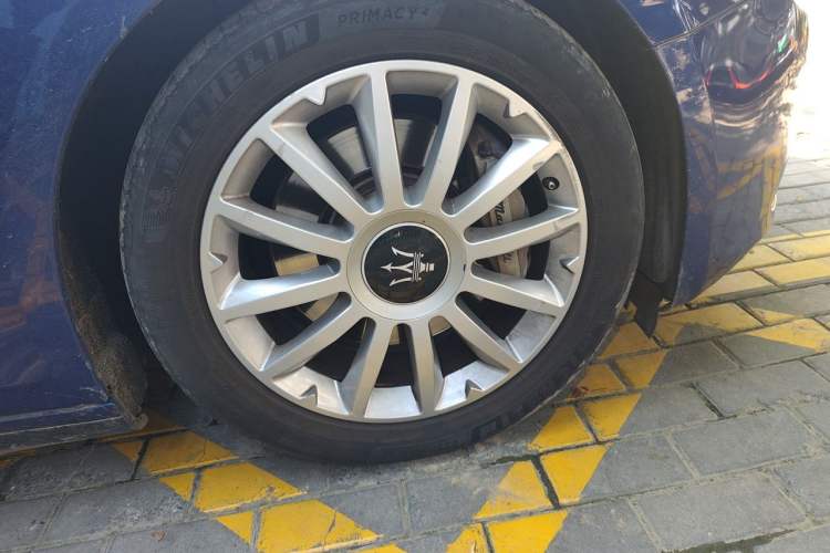 Used Maserati Ghibli 2014 3.0T Standard Edition Right Front Wheel Hub