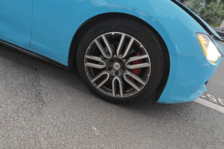 Used Maserati Ghibli 2014 3.0T S Right Front Wheel Hub