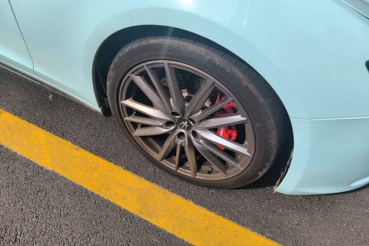 Used Maserati Ghibli 2014 3.0T Standard Edition Right Front Wheel Hub