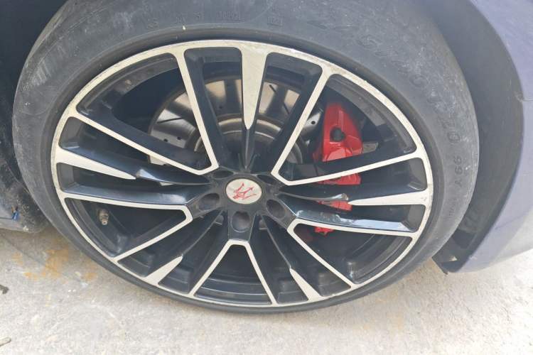 Used Maserati Ghibli 2014 3.0T Standard Edition Right Front Wheel Hub