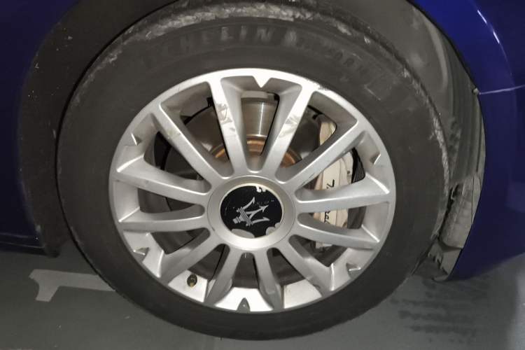 Used Maserati Ghibli 2014 3.0T Standard Edition Right Front Wheel Hub