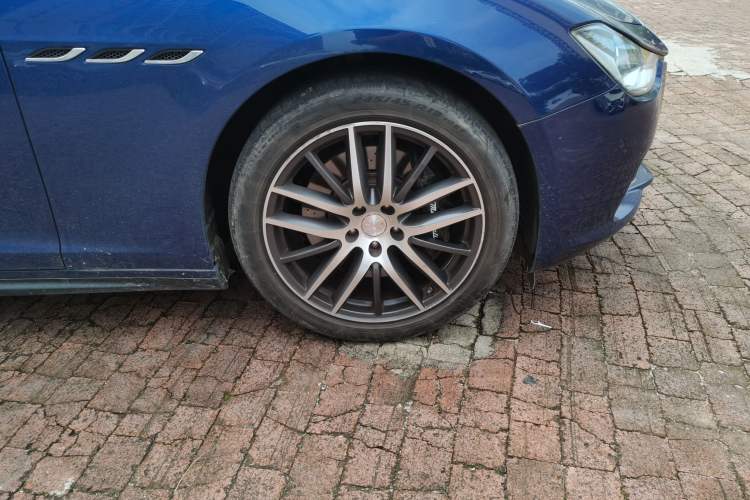 Used Maserati Ghibli 2014 3.0T Standard Edition Right Front Wheel Hub