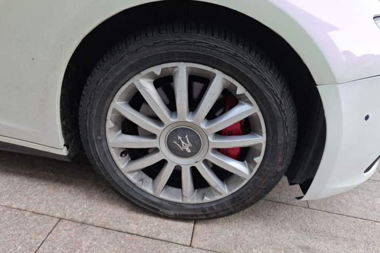 Used Maserati Ghibli 2014 3.0T Standard Edition Right Front Wheel Hub