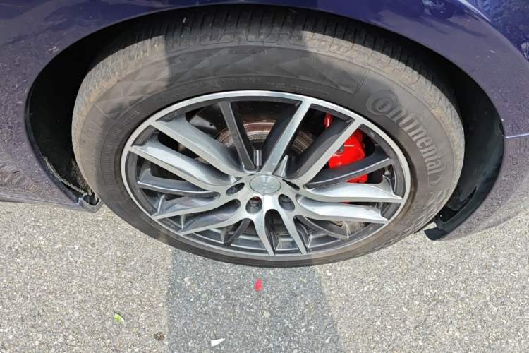 Used Maserati Ghibli  Right Front Wheel Hub