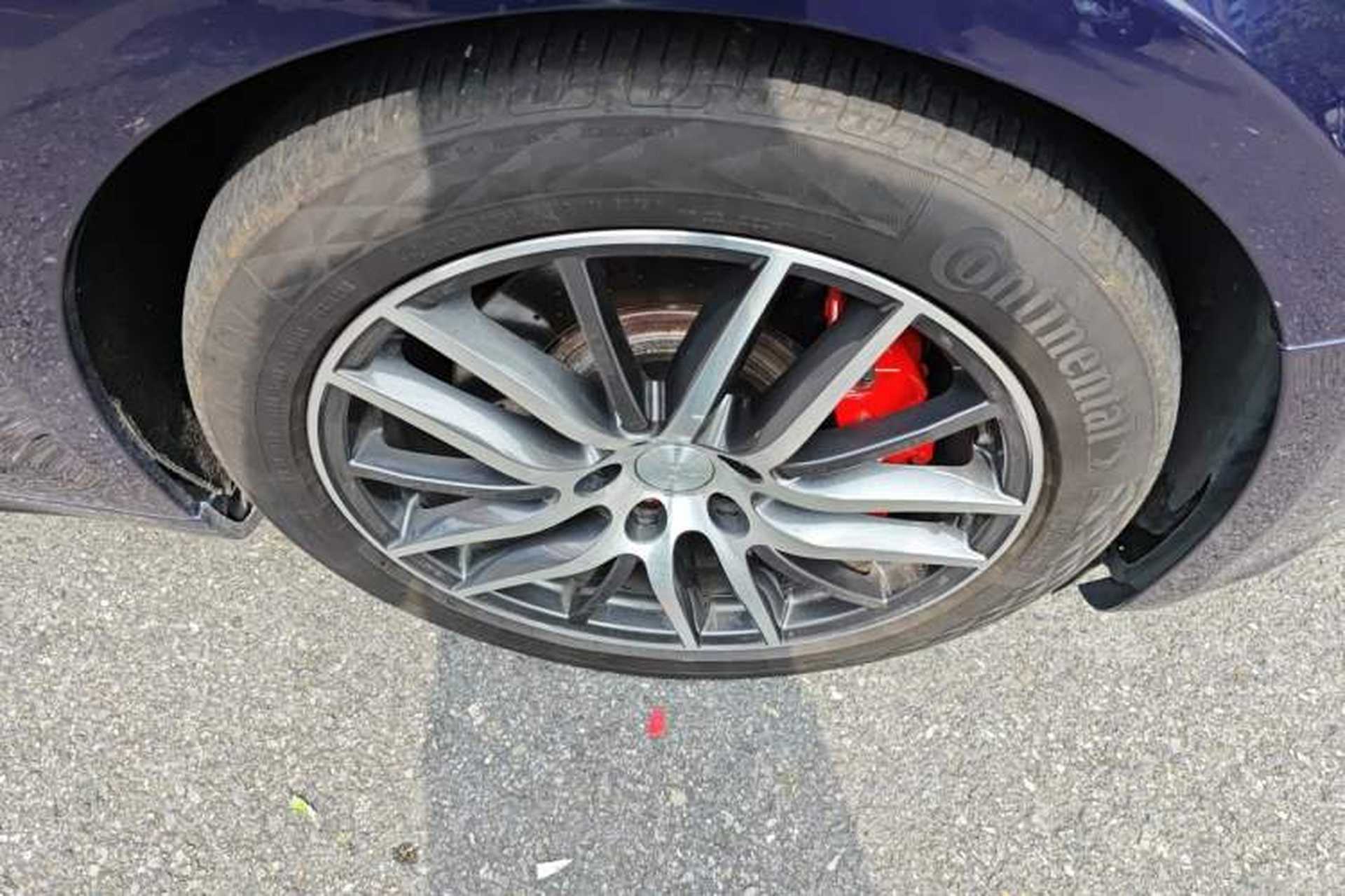 Used Maserati Ghibli  Right Front Wheel Hub