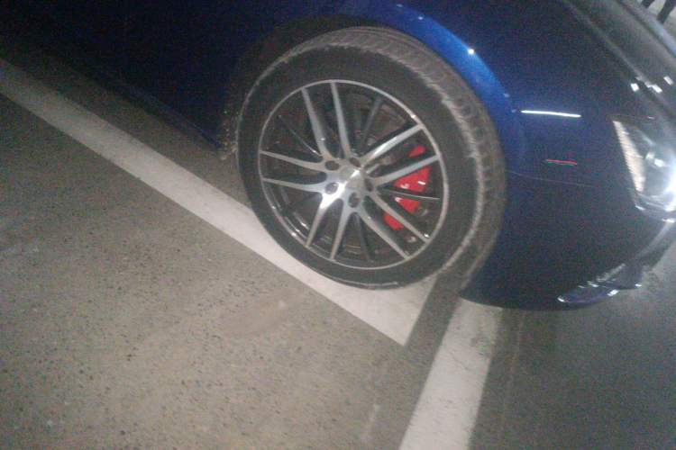 Used Maserati Ghibli 2014 3.0T Standard Edition Right Front Wheel Hub