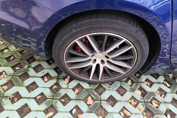 Used Maserati Ghibli 2014 3.0T Standard Edition Right Rear Wheel Hub