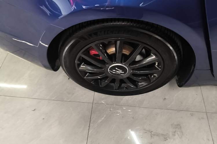 Used Maserati Ghibli 2014 3.0T Standard Edition Right Rear Wheel Hub