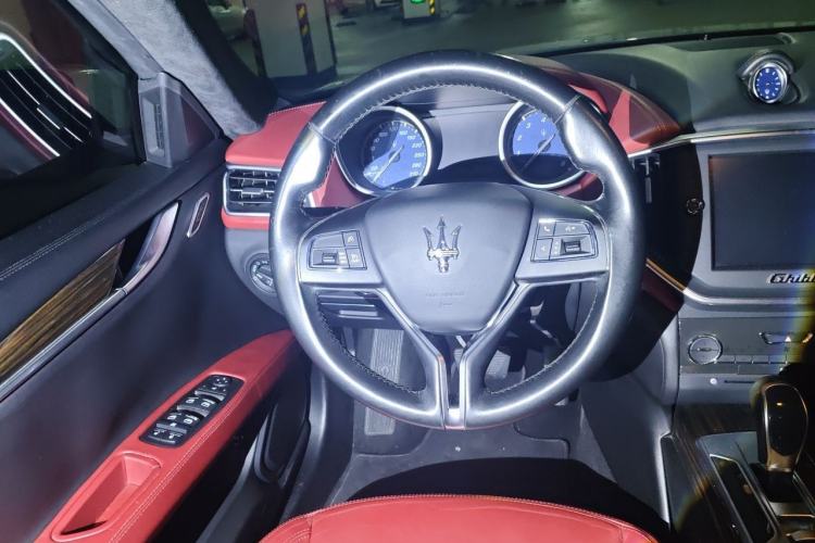 Used Maserati Ghibli 2014 3.0T Standard Edition Steering Wheel