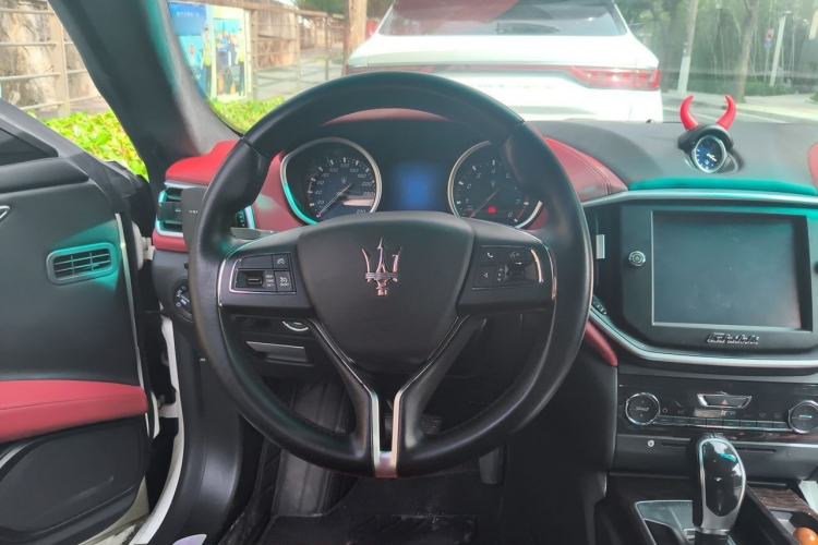 Used Maserati Ghibli 2014 3.0T Standard Edition Steering Wheel