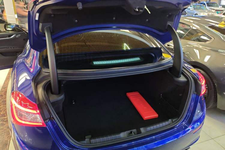 Used Maserati Ghibli 2014 3.0T Standard Edition Trunk