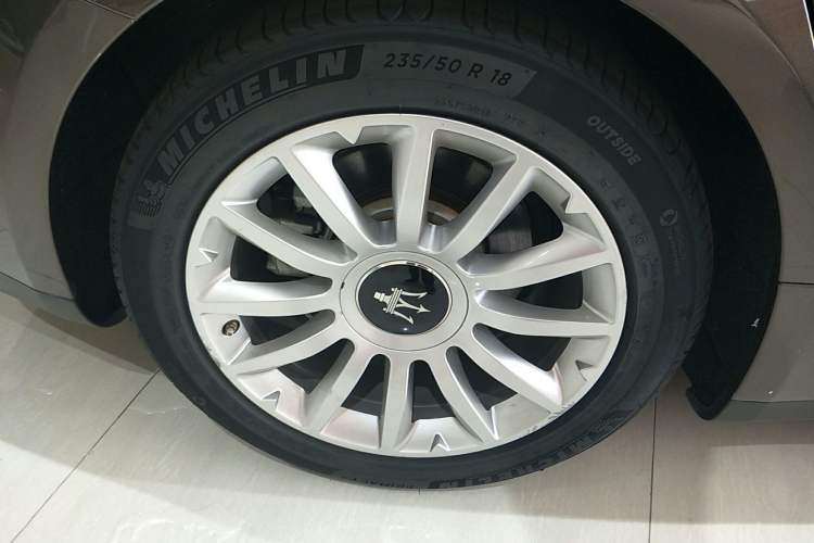 Used Maserati Ghibli 2014 3.0T Standard Edition Right Rear Wheel Hub