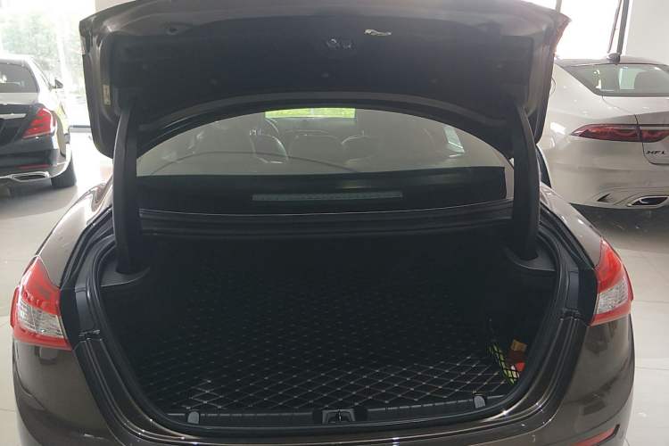 Used Maserati Ghibli 2014 3.0T Standard Edition Trunk