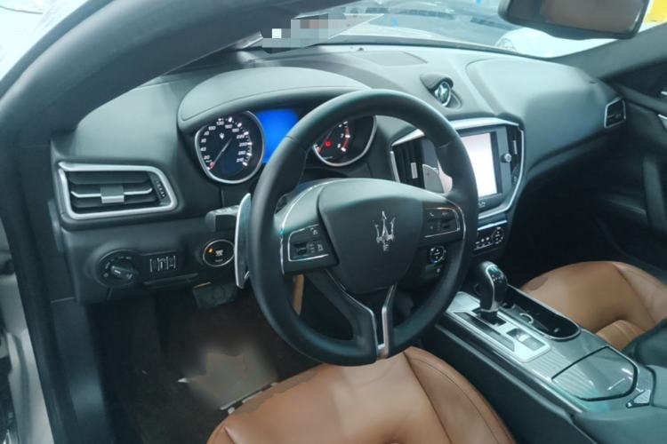 Used Maserati Ghibli 2014 3.0T Standard Edition Center Console