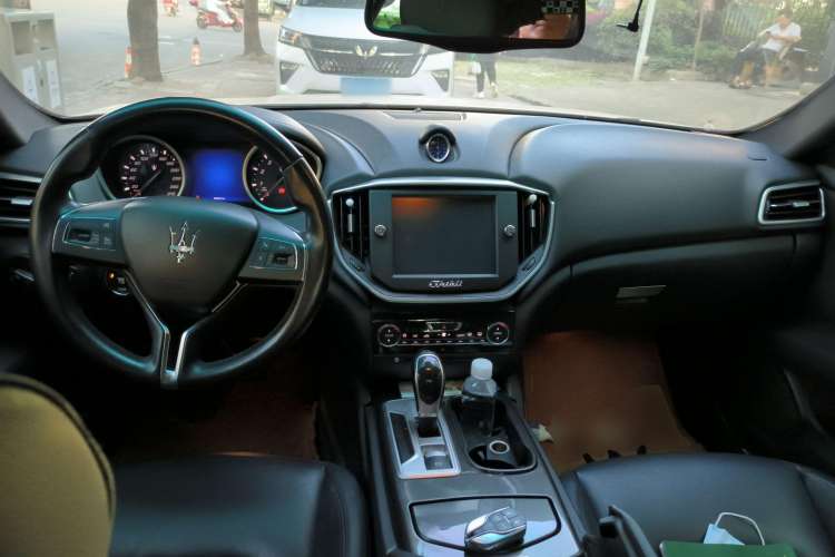 Used Maserati Ghibli 2014 3.0T Standard Edition Center Console