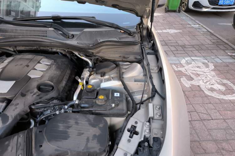 Used Maserati Ghibli 2014 3.0T Standard Edition Engine Bay Left
