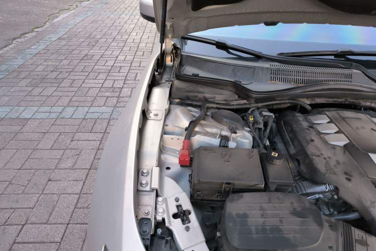 Used Maserati Ghibli 2014 3.0T Standard Edition Engine Bay Right